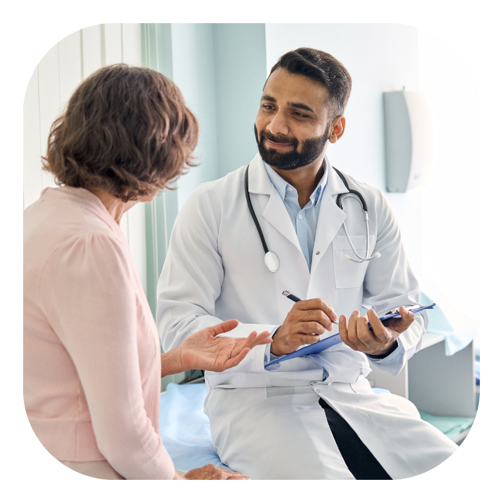 A female patient talks to a doctor about her symptoms.